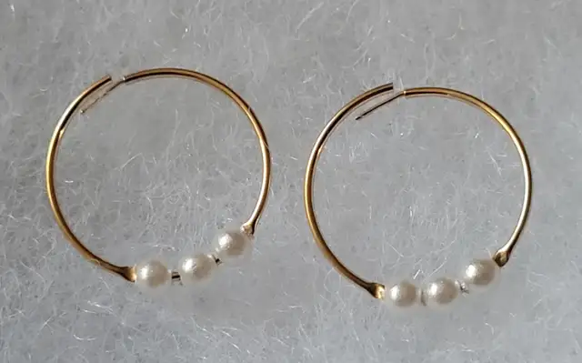 10k Yellow Gold Fresh Water Pearl 18mm Dia Hoop Earrings in Jewellery & Watches in Oshawa / Durham Region - Image 3