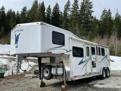 2006 Silverlite Patriot all-aluminum trailer. 3 horse with full LQ . 7’2” height, 7’ wide. Has every...