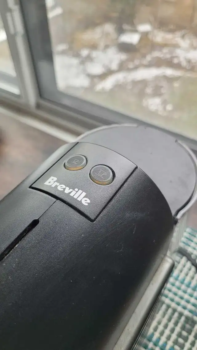 (Used/Good) Nespresso Pixie  Machine, Breville in Coffee Makers in City of Toronto - Image 4