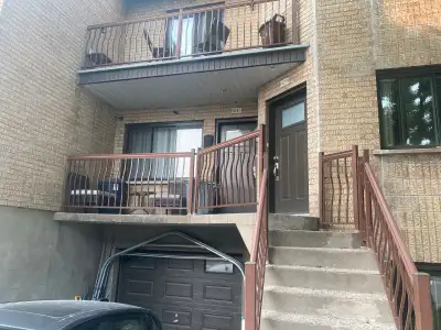 grand 4 1/2 à louer pour juillet
