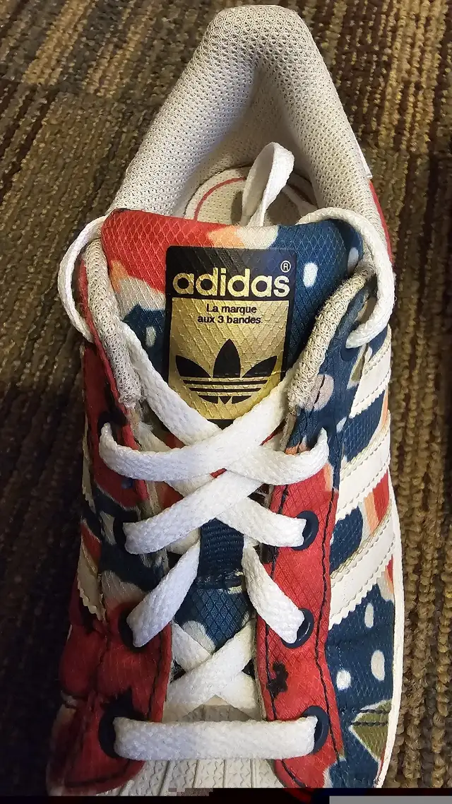 kids 11.5 Adidas superstar shoes in Kids & Youth in Edmonton - Image 6