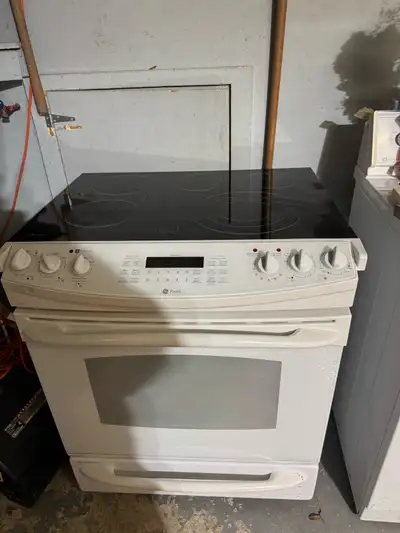 GE Range with Ceramic Cooktop, View more