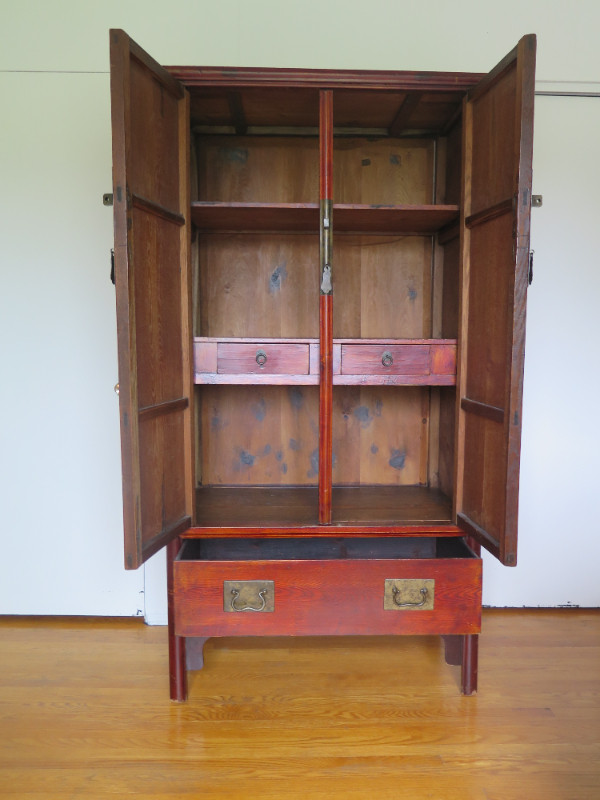 Antique Chinese Armoire dans Commodes et armoires  à Ouest de l’Île - Image 2