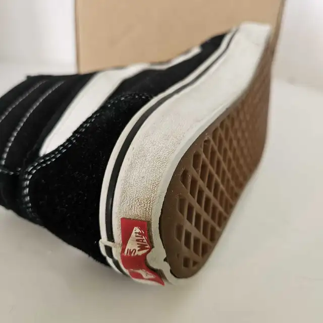 Vans  Hi Slim Canvas Skate Shoes  Womens 8.5 Black White in Women's - Shoes in Kitchener / Waterloo - Image 8