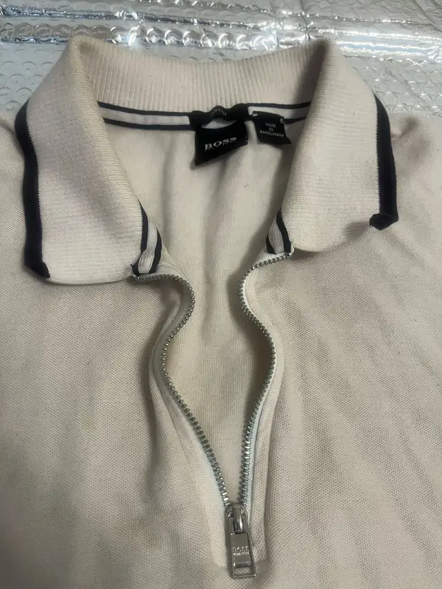 Bowmanville Sale - Men's Hugo Boss Zip-Placket Polo Shirt (L) in Men's in Oshawa / Durham Region - Image 3