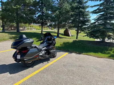 2022 Goldwing 6spd. Tour, excellent condition 31000kms. Original owner, Comes with tinted & new orig...