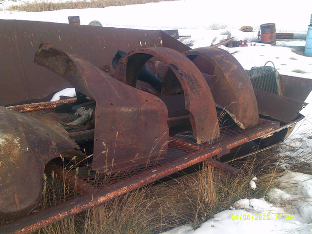 Model T rad and fenders. in Engine & Engine Parts in Lethbridge - Image 4