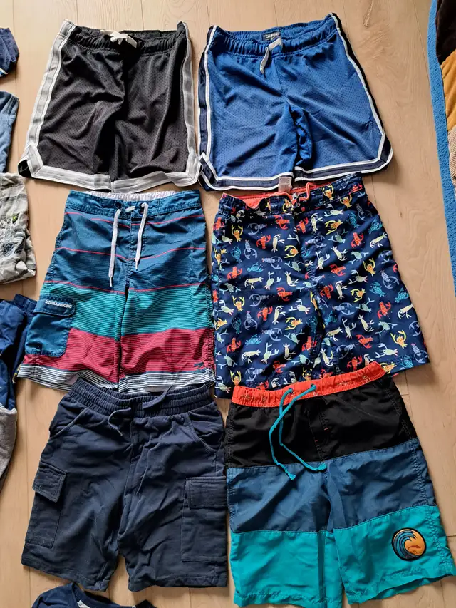 Lot vêtements garcon 7-8 ans in Kids & Youth in City of Montréal - Image 8