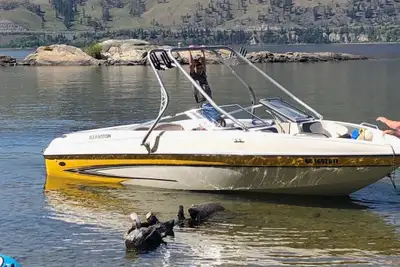 Get ready for summer adventures with this well-maintained Glastron SX powerboat, featuring a powerfu...