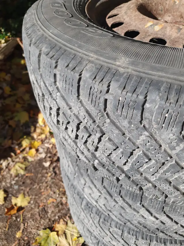 Winter tires on rims 235/65R16 in Tires & Rims in Kingston - Image 3
