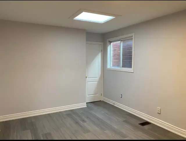 2nd Floor 1Bedroom bachelor apt available Now(College/Ossington)63826904354051124