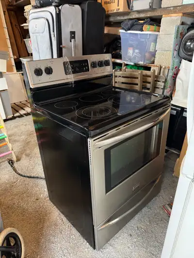 Four a vendre + Frigidaire  - Oven for sale + Fridge, View more