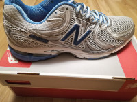 New Balance Silver/Blue 860 Women's Running Shoe - Size 12 NEW