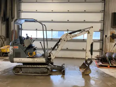 2011 Bobcat 324. 1.5 Tonne Rated. Aux Hydraulic Couplers, Pin-On Coupler, Grading Bucket (other buck...