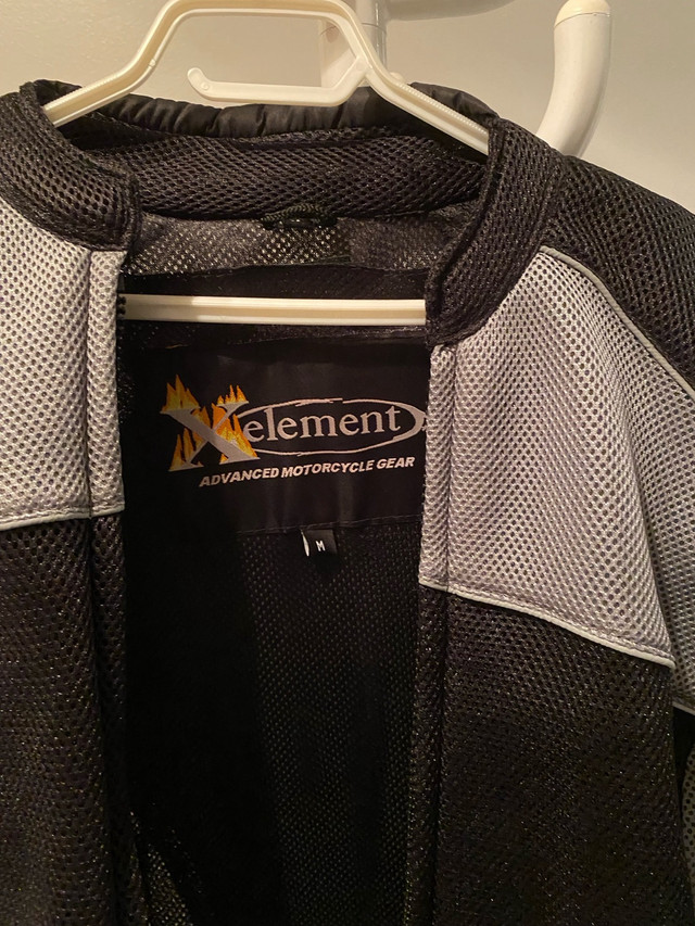 Manteau moto Xelement médium  dans Femmes - Hauts et vêtements d'extérieur  à Laval/Rive Nord - Image 2