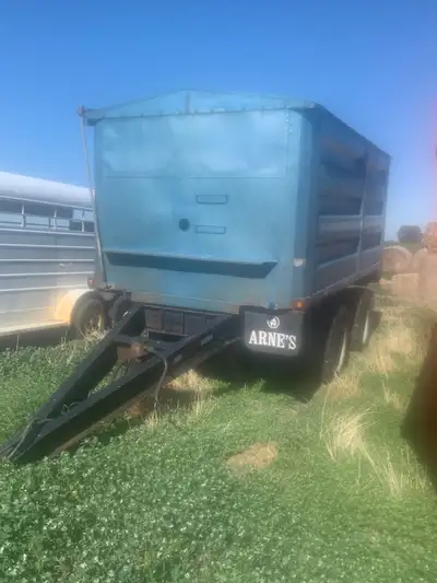 21CD0500-017 1985 Custom Built Grain Pup Trailer. 15' Box, Telescopic Hoist, Pintle Hitch, Spring Ri...