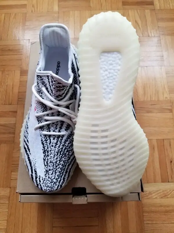 Adidas Yeezy 350 Boost in Men's Shoes in City of Toronto - Image 4