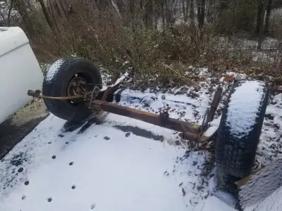 Essieux pour remorque ou trailer complet avec lames et roues pneus 225$ ***NE RÉPOND PAS AU EMAIL***...