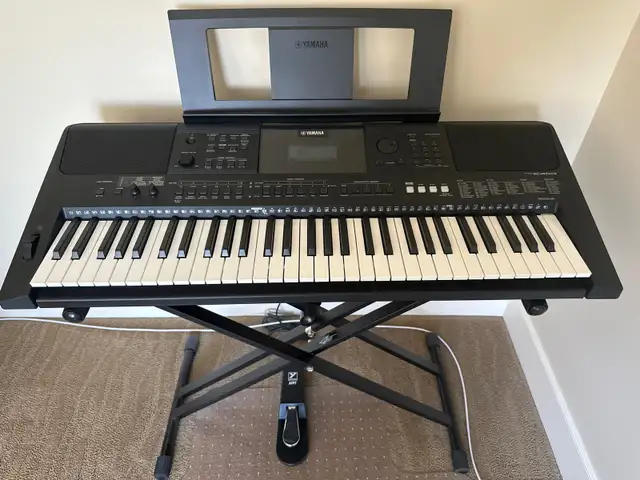 Yamaha PSR E453 bundle in Pianos & Keyboards in Calgary - Image 2