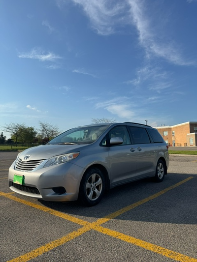 MUST SELL WELL MAINTAINED MINIVAN. EXCELLENT CONDITION AMAZING TO DRIVE WITH FAMILY AND FRIENDS