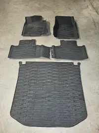MOVING SALE: Fitted floor mats - Jeep Grand Cherokee 2020