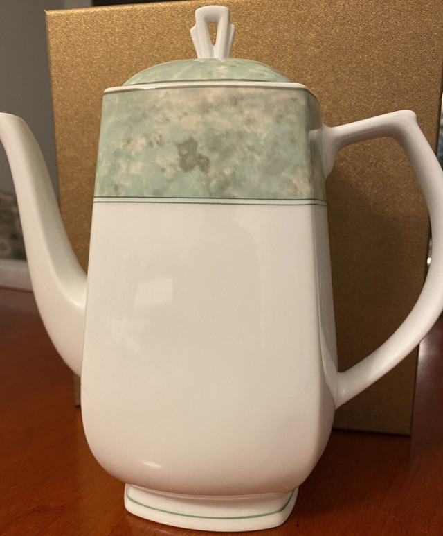 Coffee pot (made in Germany) in Kitchen & Dining Wares in Markham / York Region