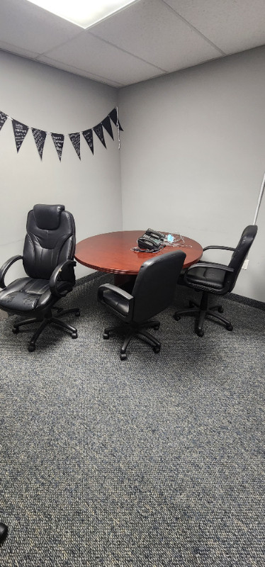 Used Office furniture for sale in Desks in Mississauga / Peel Region - Image 3