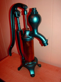 antique pompe a eau vers 1920 en fonte  Brockville Ontario