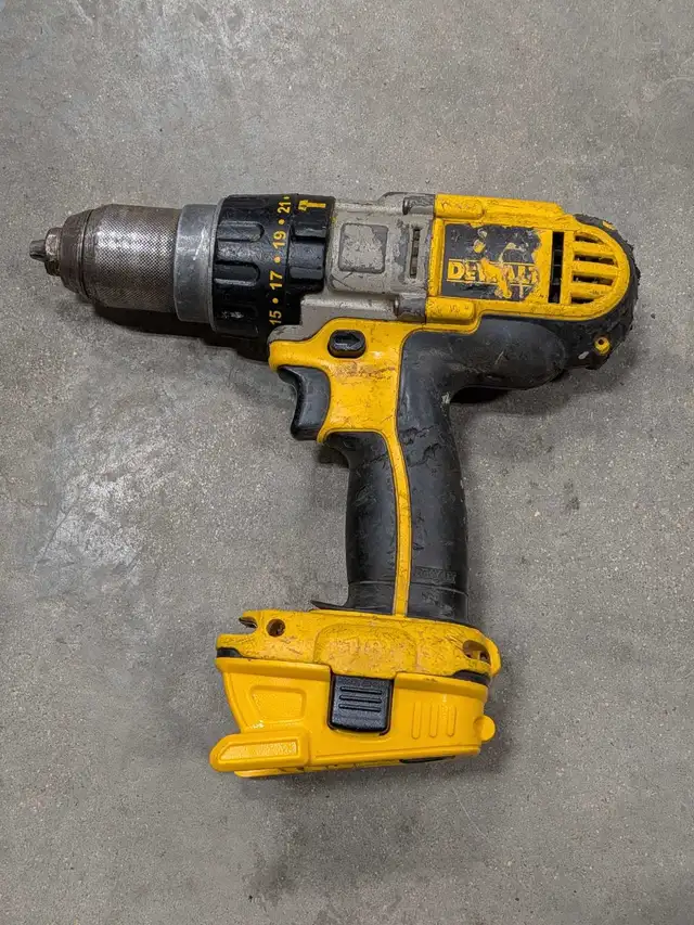 Dewalt drill in Power Tools in Winnipeg - Image 2
