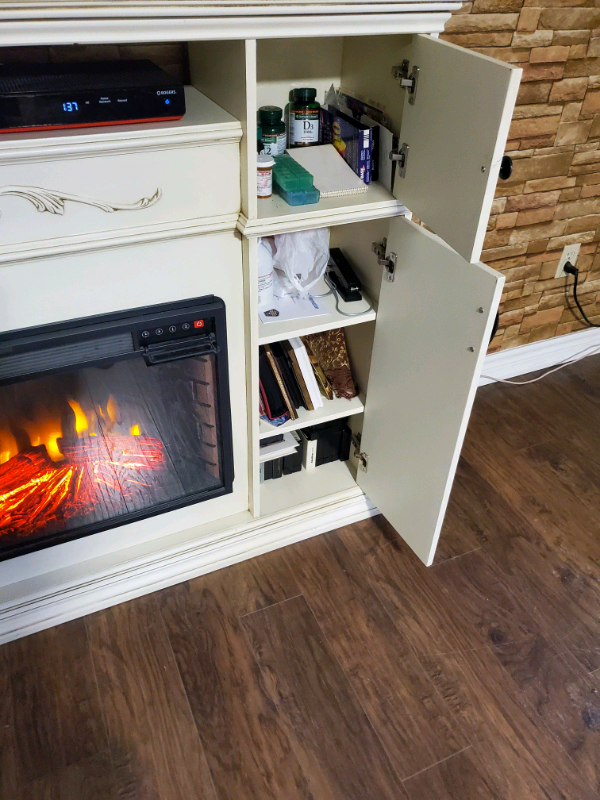 electrical fireplace mantel  in TV Tables & Entertainment Units in Markham / York Region - Image 4