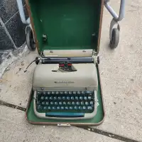 Vintage typewriter Remington 