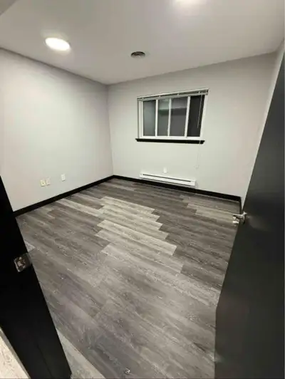 5 office room available for rent. $750+tax Internet included Downtown brampton Text- 6 4 7.. 613- 6...
