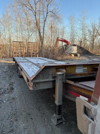 2004 3 axle,35 ton float king tag a long Air ramps 28 ft deck.