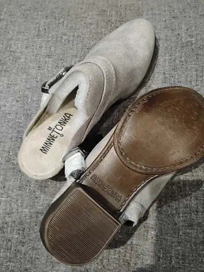 These sandals have never been worn before I bought them for my daughter and she doesn't like it