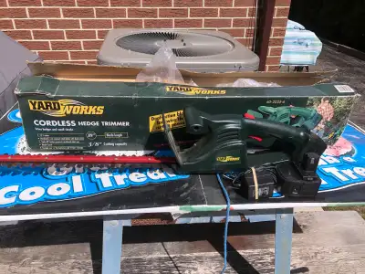 Keep your hedges looking sharp with this Yardworks cordless hedge trimmer! This is a used trimmer wi...