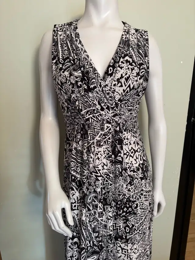 Mario Serrani Maxi Dress in Women's - Dresses & Skirts in Kitchener / Waterloo - Image 4