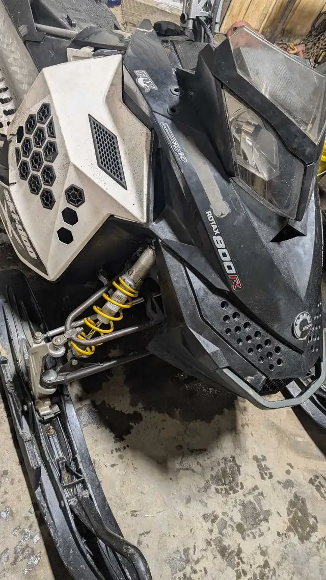Ski-Doo 800R in Snowmobiles in Fort St. John - Image 3