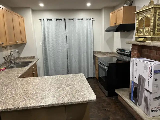 brampton full 3 beds basement in Room Rentals & Roommates in Mississauga / Peel Region - Image 2