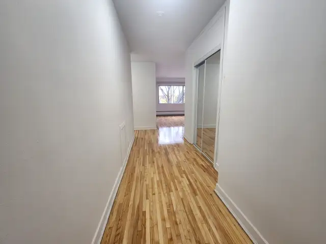 4 1/2 métro du collège / Avril