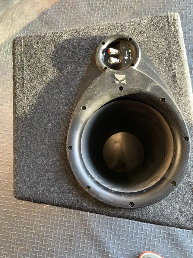 10” Kicker subwoofer box  in Speakers in Medicine Hat - Image 4