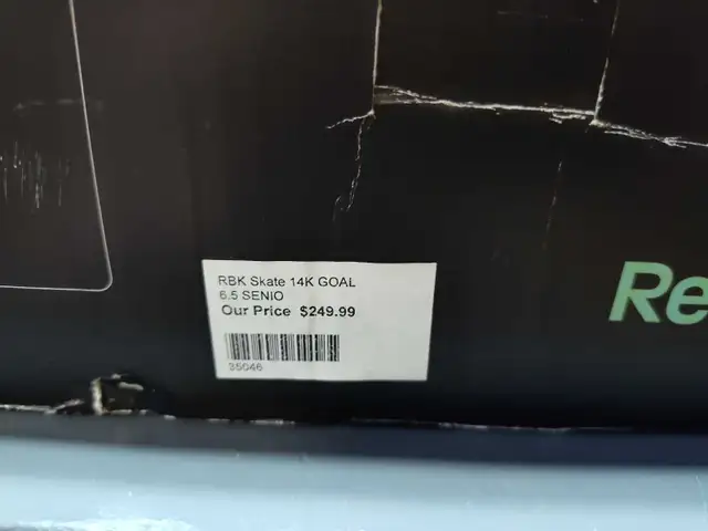 Reebok Goalie Skates - Size 6.5 / 8 shoe - Almost New. in Hockey in Kingston - Image 9