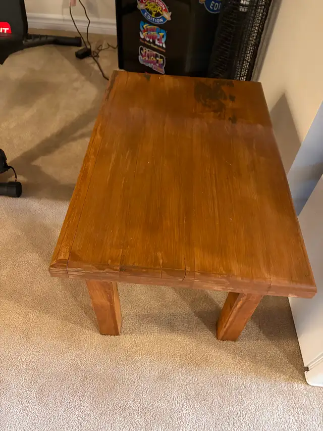 Solid wooden table (small) in Coffee Tables in Ottawa - Image 3