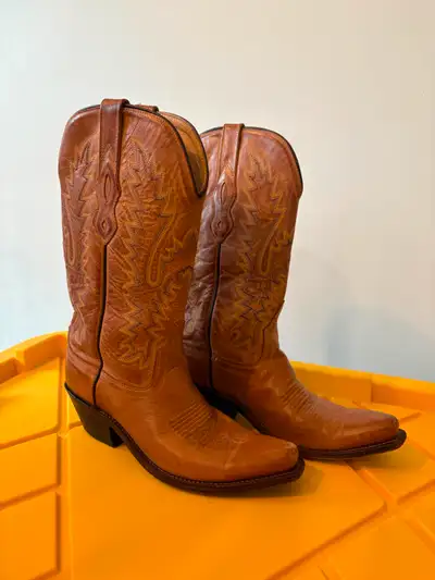 Pair of tan leather women's cowboy boots. Good condition with some scuffs from general wear. Pattern...