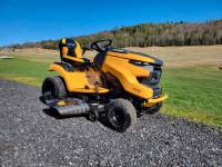 2022 CubCadet XT2 LX46 Lawn Tractor Mint (Only 49hrs))