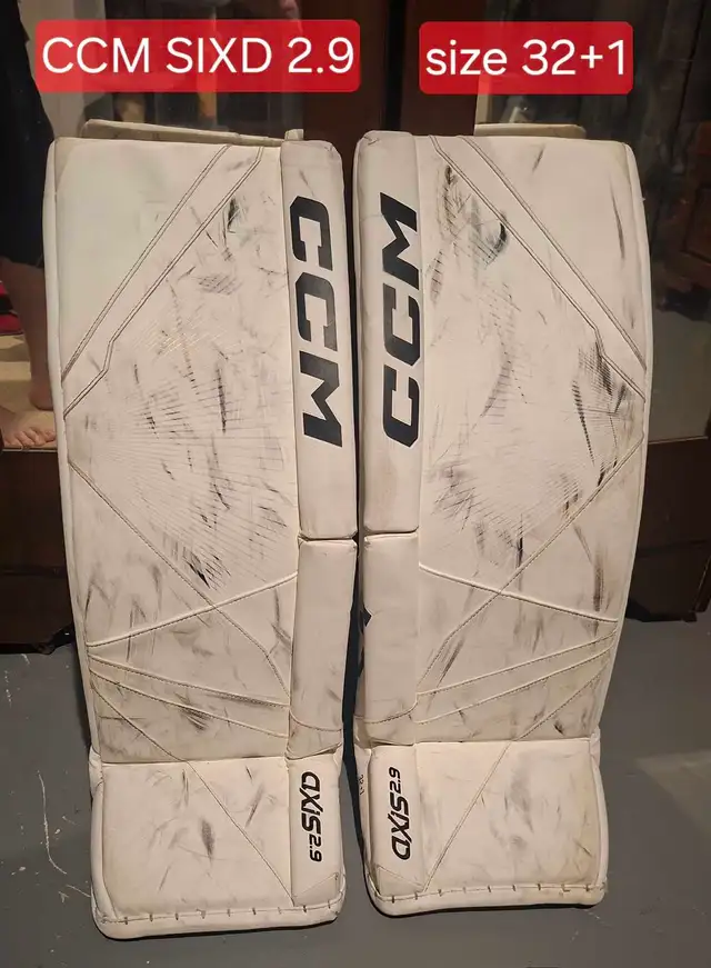 Goalie equipment in Hockey in Markham / York Region - Image 2