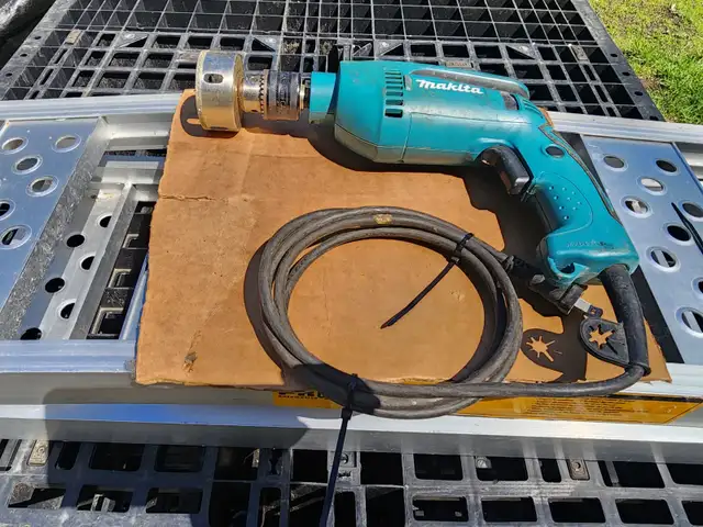 Makita HP1640 Hammer Drill Corded in Power Tools in Windsor Region - Image 9