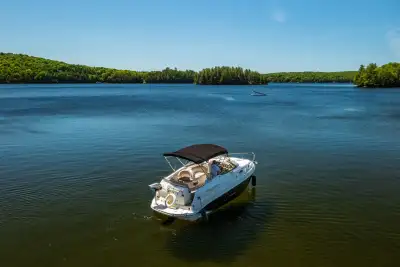 STINGRAY CS 250 -CABIN CRUISER / 160 Hours / 2014 If you are looking for a well maintained extremely...