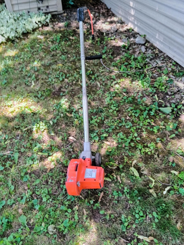 Coupe bordure Black & Decker dans Tondeuses et souffleuses  à Laval/Rive Nord