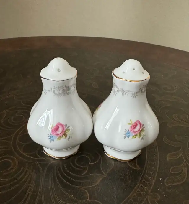 Royal Albert Tranquility-Salt and Pepper