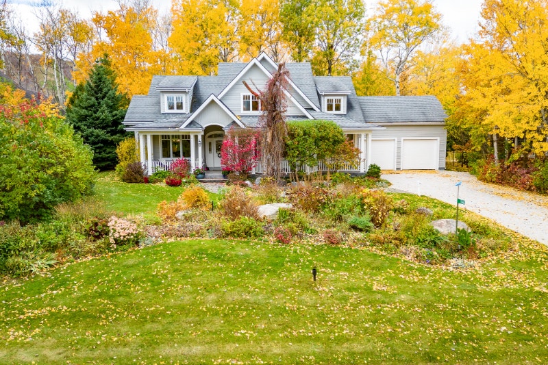 Luxury Craftsman Style Custom Home in Blue Mountains Houses for Sale